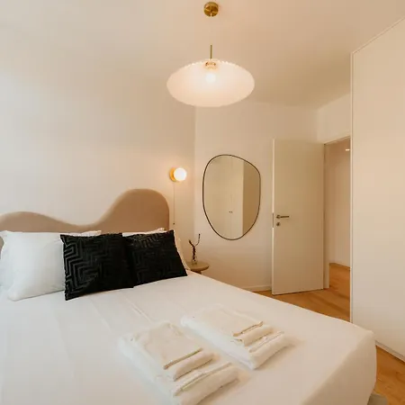 Mary Pink - No 3a - Glowing Two-bedroom Apartament