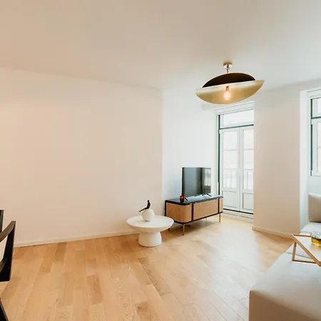Mary Pink - No 3a - Glowing Two-bedroom Apartament *