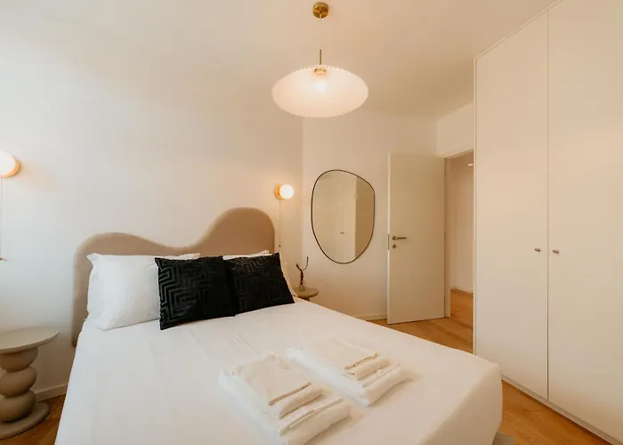Mary Pink - No 3a - Glowing Two-bedroom Apartament