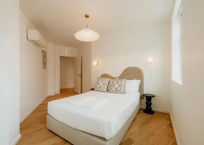 Mary Pink - No 3a - Glowing Two-bedroom *