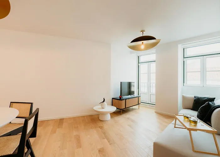 Mary Pink - No 3a - Glowing Two-bedroom Apartament *